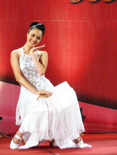 Đỗ Hoàng Anh - SBD 792, cao 1,69m, số đo 3 vòng 90 - 64 - 95